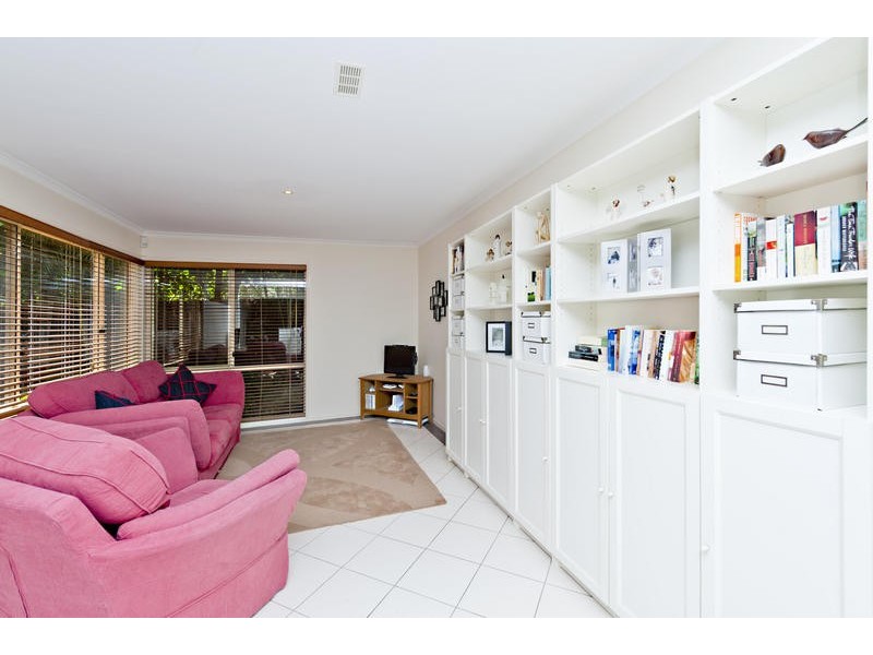 8 Gibson Cr, Bellbowrie QLD 4070